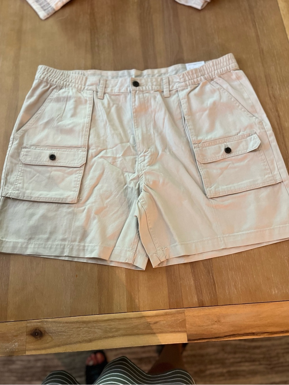 St. John’s Bay men’s hiking short comfort, elastic waist size 44, 7” inseam NWT